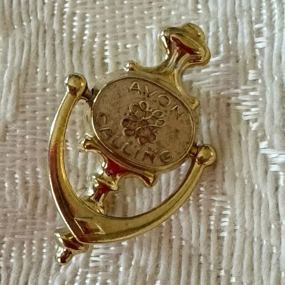 Faerie Door Knocker Avon Calling Vintage Gold Tone Lapel Pin